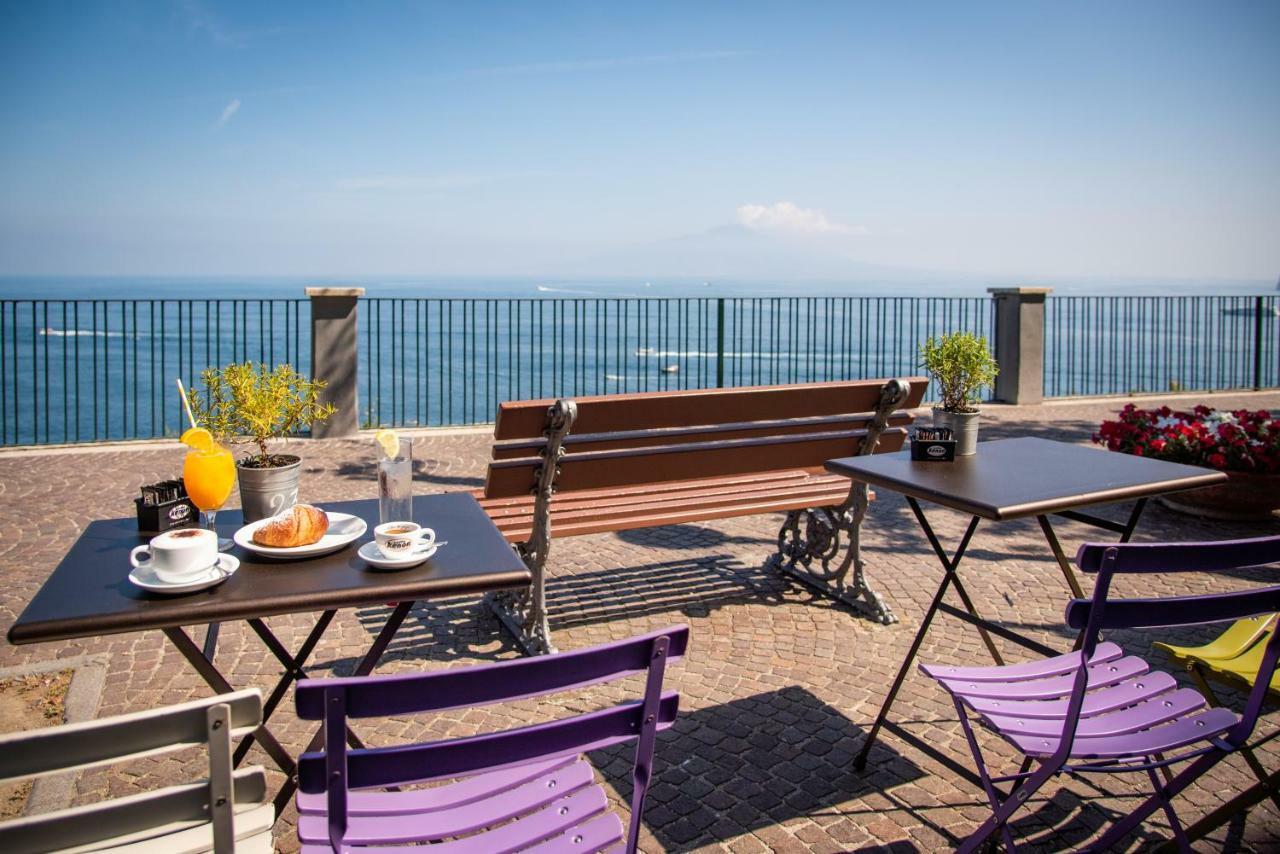 Suite Villa Comunale Сорренто Екстер'єр фото